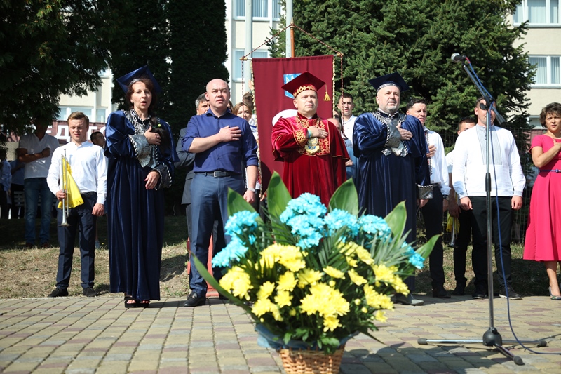 Лунає Гімн України